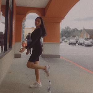 Meet your Posher, Lesly